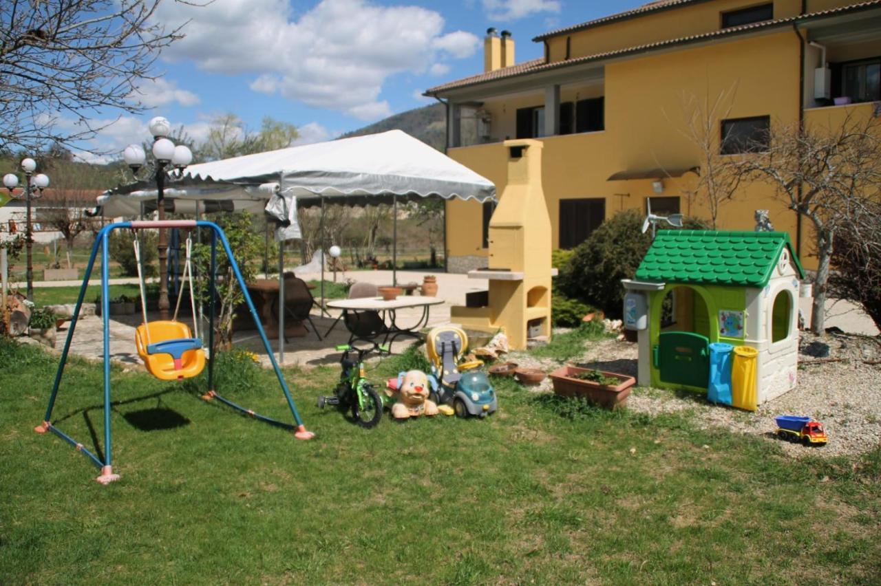Mansarda Con Camino Appartement Montefranco Buitenkant foto